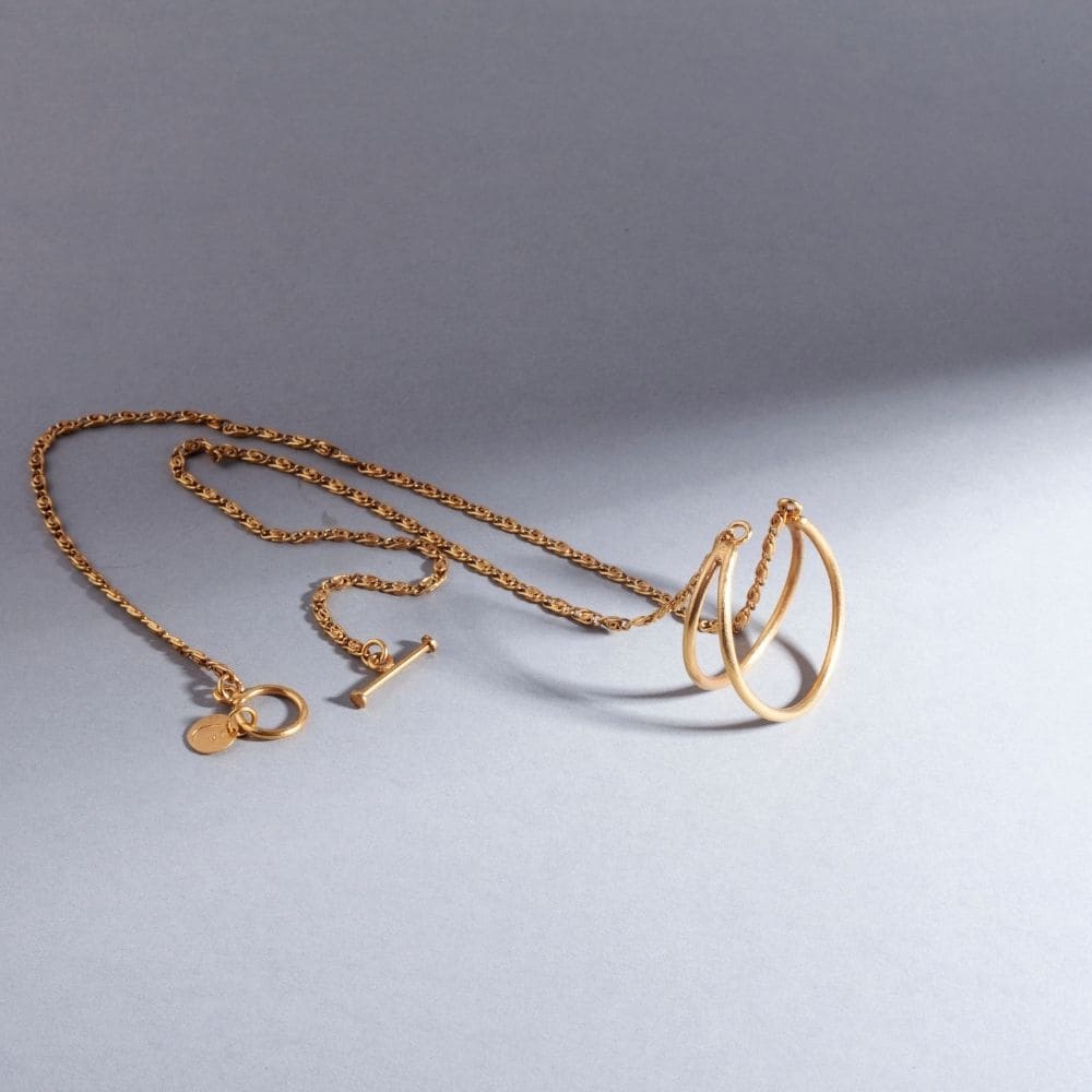 Collar Lumina  Baño Oro 24 Kilates Largo minimalista diseño moderno joya jewelry muje