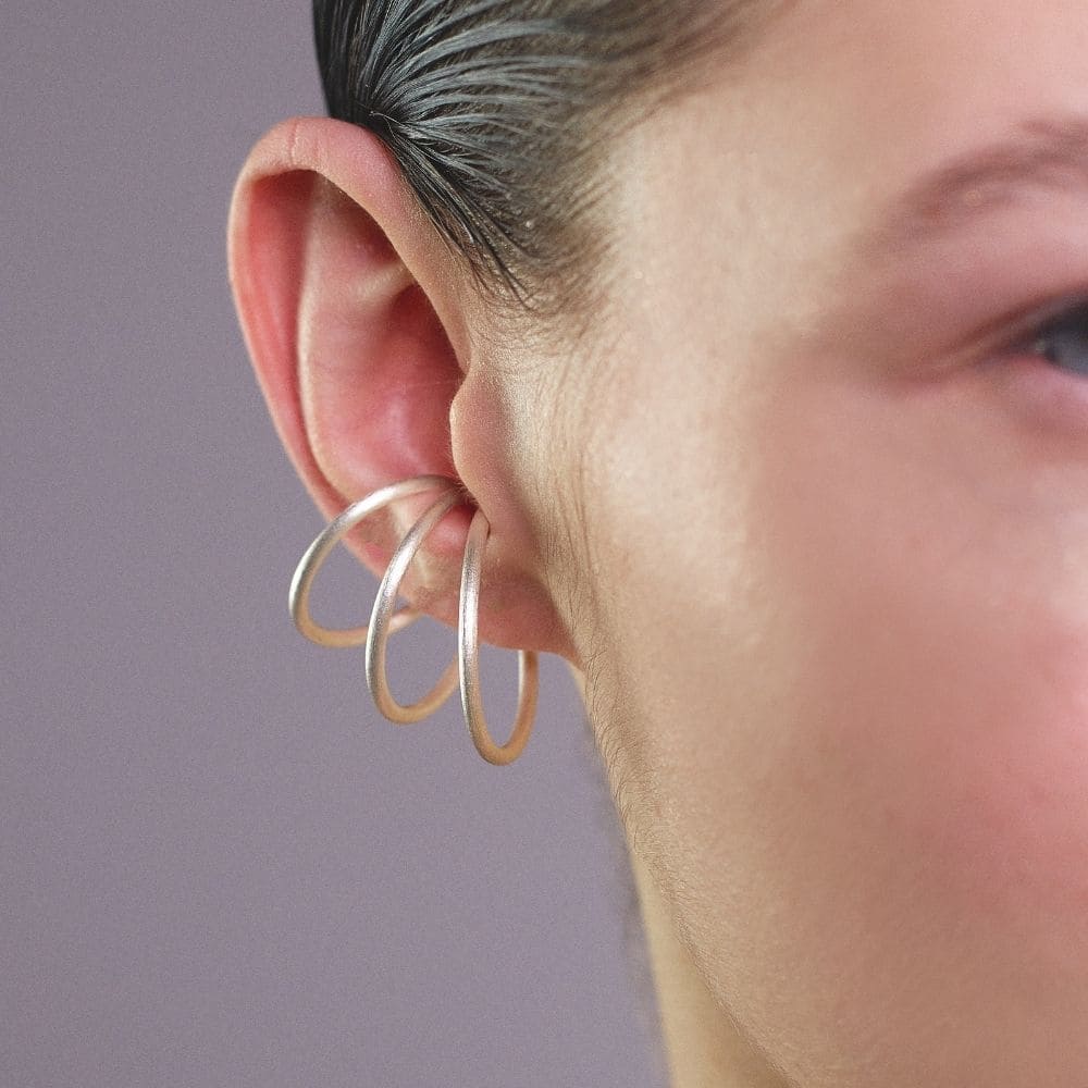  Ear Cuff Lumina Maxi Silver para mujer moderna estilo minimalista contemporaneo