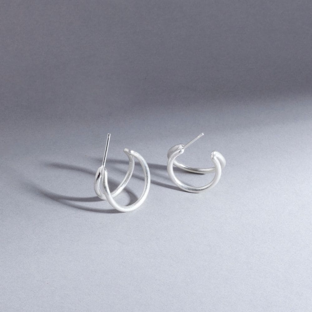 Candongas mini Lumina Silver para mujer moderno moderna estilo minimalista contemporáneo